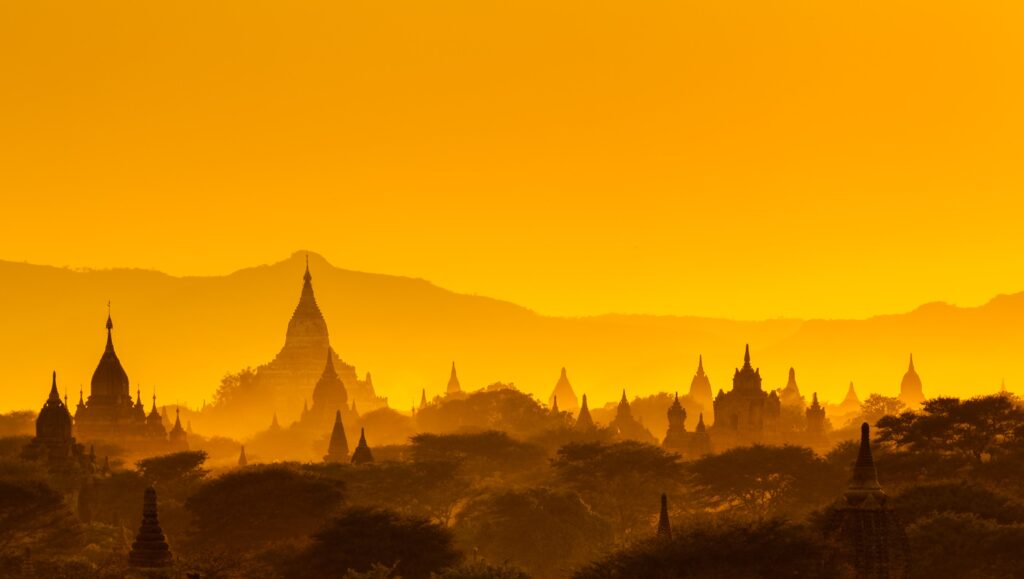 En bild på solnedgång över Burma, Myanmar