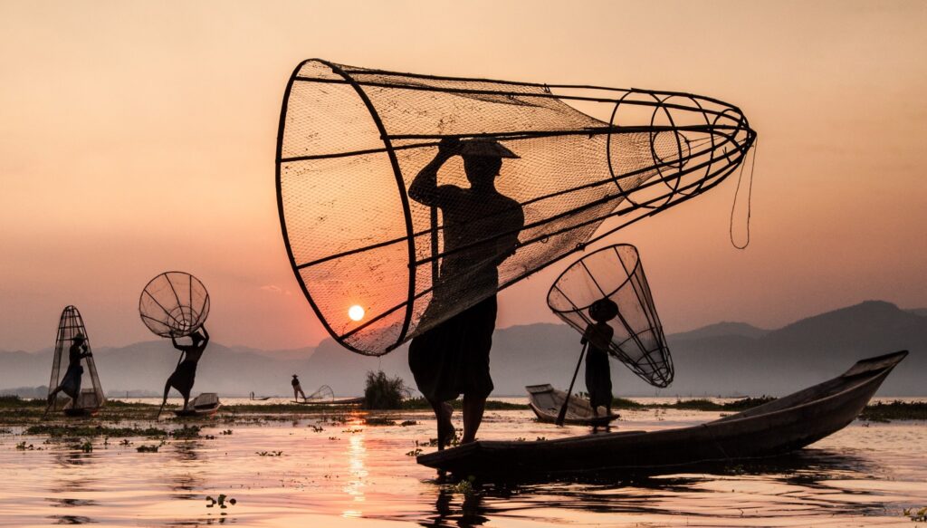 En bild på en traditionell fiskare i Burma